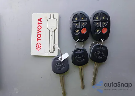 2004 Toyota Sienna Xle Limited z USA, uszkodzony, nr VIN 5TDBA22C74S017390